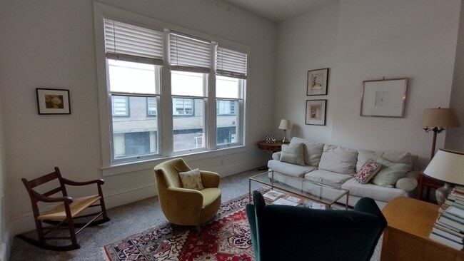 Building Photo - 139 N 4th St