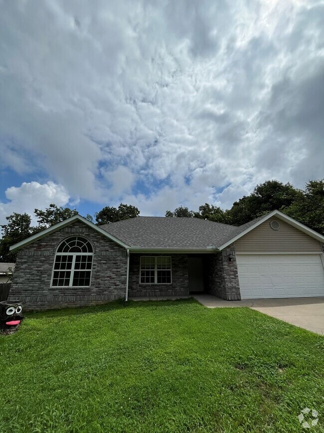 Building Photo - Remodeled 3 bedroom 2 bath home, all new! ...
