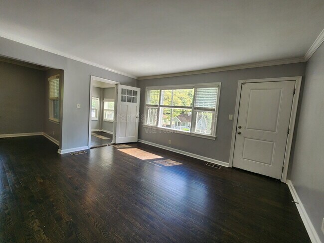 Photo - 120 Burbank Dr NW