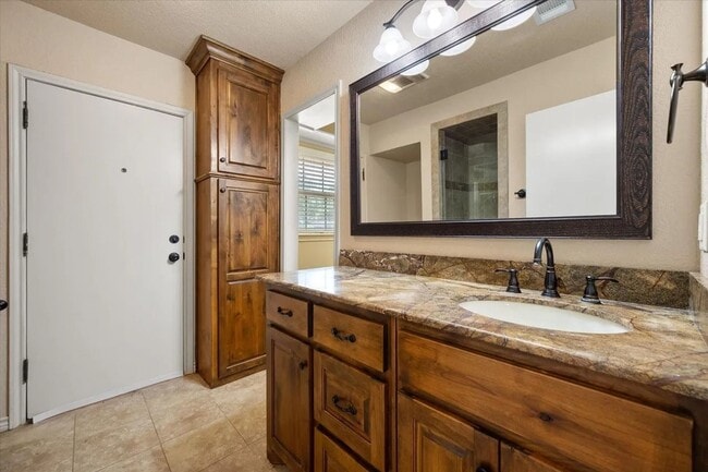 Photo - 1215 Columbia Cir
