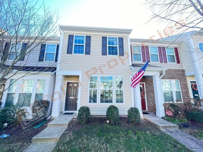 Building Photo - 2 Bedroom, 2.5 Bathroom Townhome with 2 Parking Spaces in Renaissance Park – Minutes from Downtow...