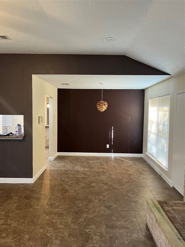 Building Photo - 7010 Pickett Dr