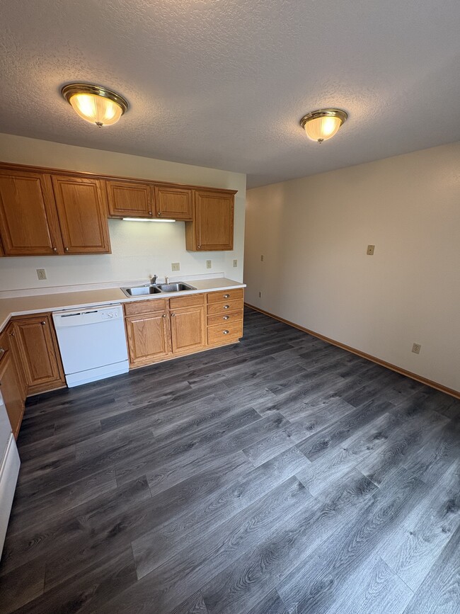 Photo - 872 Edgewater Dr