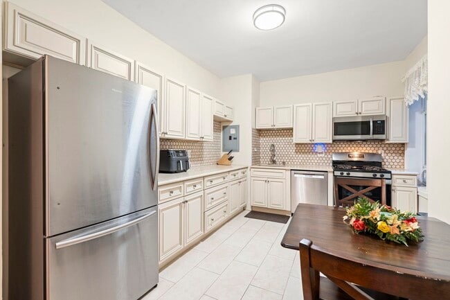 Building Photo - 282 Magnolia Ave Unit 2