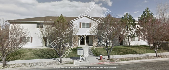 Building Photo - Move-In Discount -- 2 bedroom - 2 bath With Garage!