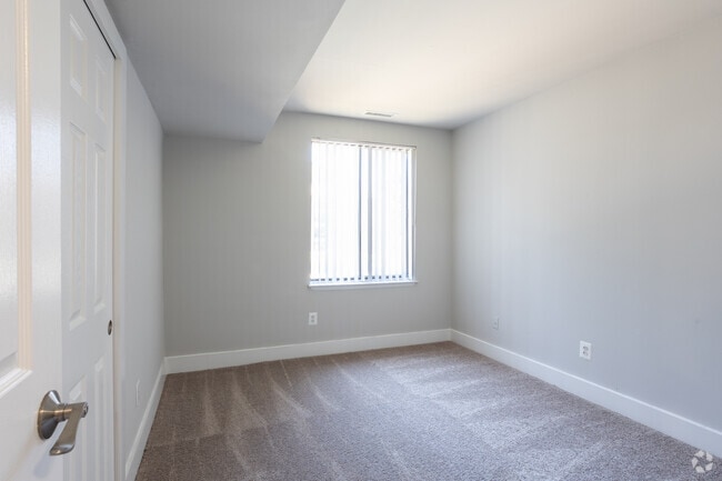 2BR, 2BA - 998SF