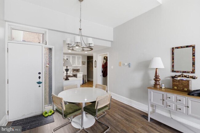 Photo - 869 N 29th St