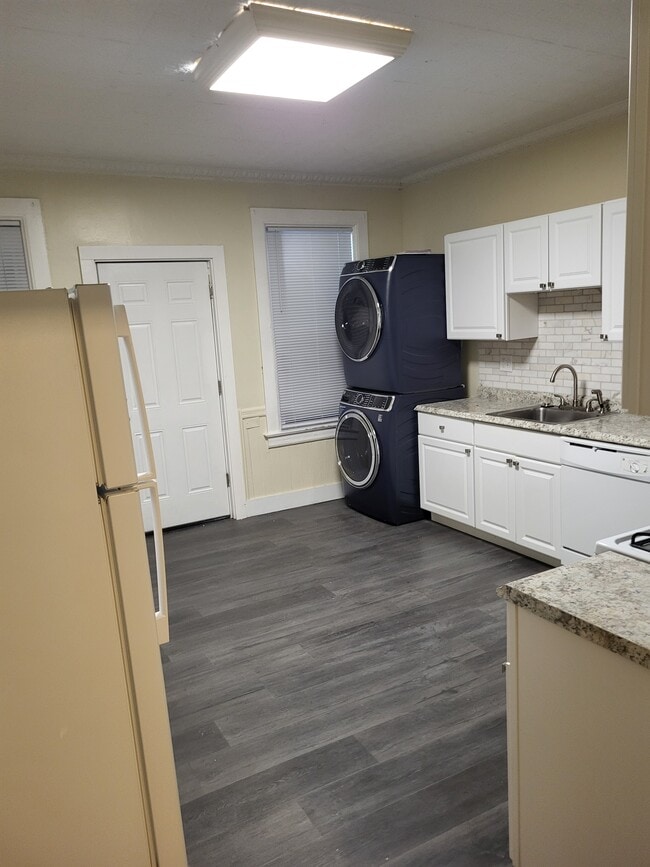 Kitchen - 83 Grand Ave Unit 83 Grand Ave - Vernon