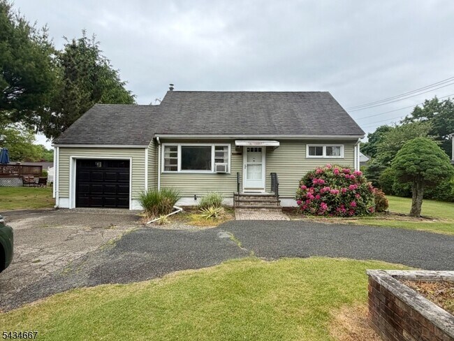 Building Photo - 5 Mulberry Ln