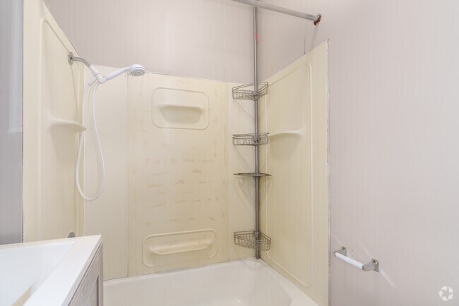 1BR, 1BA - 575SF - Bathroom