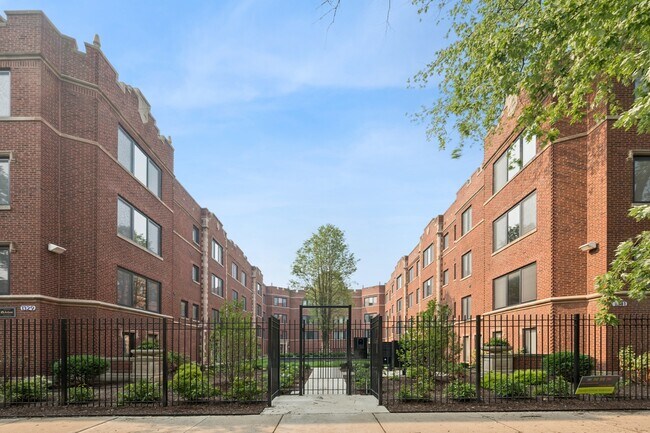 Building Photo - 1341 W Estes Ave Unit 3A