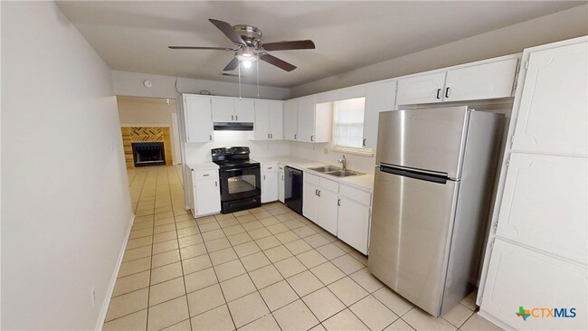 Photo - 2402 Lazy Ridge Dr