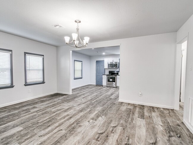 Photo - 555 E Harmon Dr