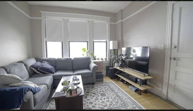 Photo - 2117 N Kedzie Blvd Unit 3R