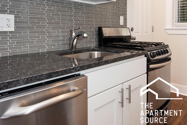 Building Photo - 646.5 W Roscoe St Unit 3N