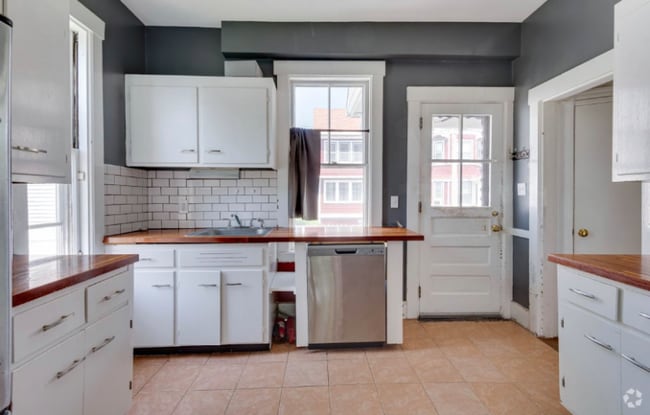 Building Photo - 12 Fiske St Rental