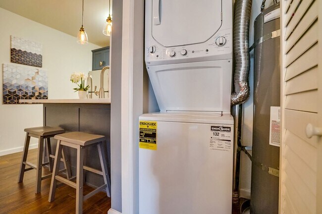 Photo - 4060 S Hoover St Unit 4060-302