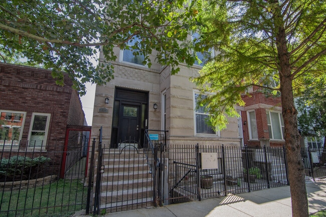 Building Photo - 1537 N Rockwell St Unit G Rental