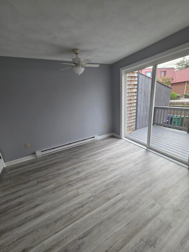 Photo - 471 W Shore Rd