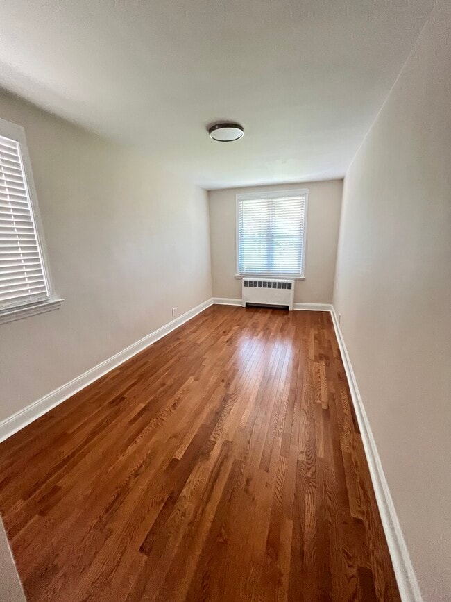Photo - 2220 Eastchester Rd Unit 1