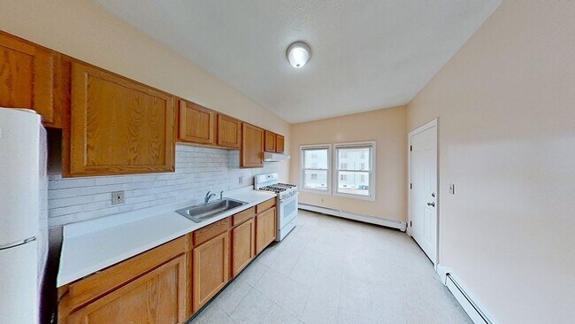 Building Photo - 33 Elmore St Unit 3 Rental