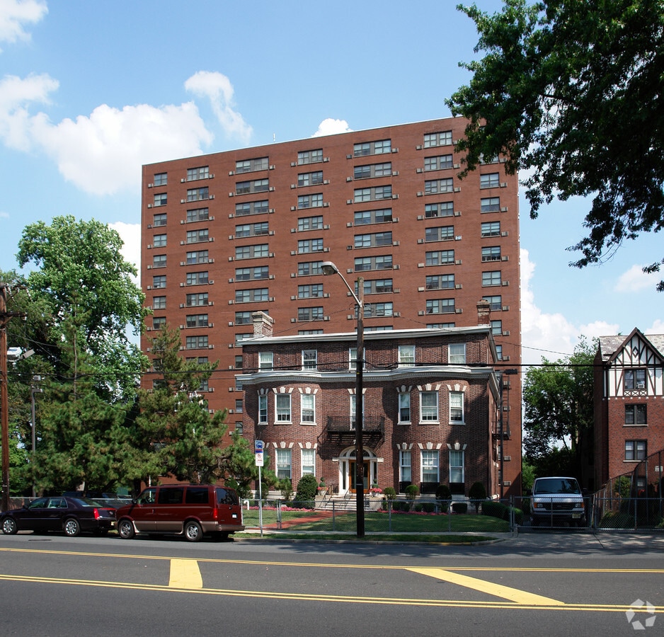 Ballantine House - Ballantine House