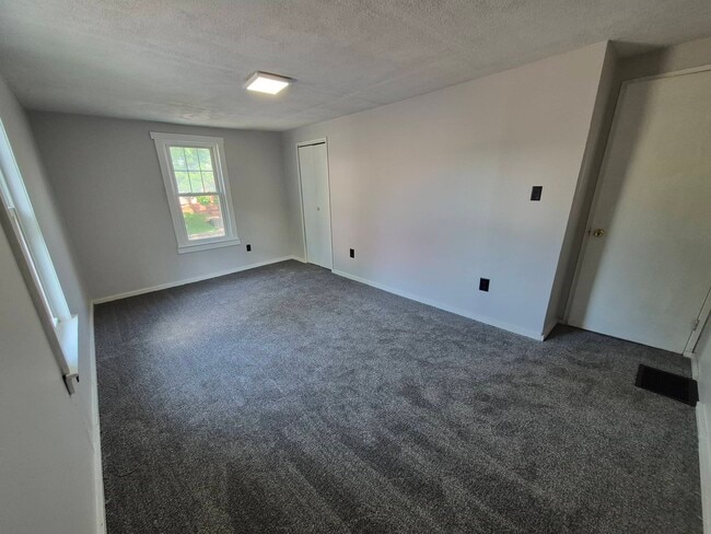 Photo - 47 N Main St