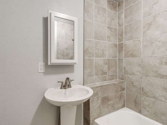 Photo - Updated Cozy 2 Bed 1 Bath Home in Guthrie ...