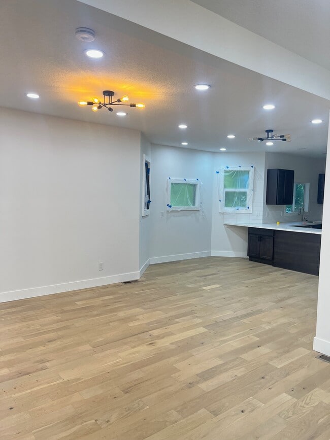 Photo - 636 NE Prescott St