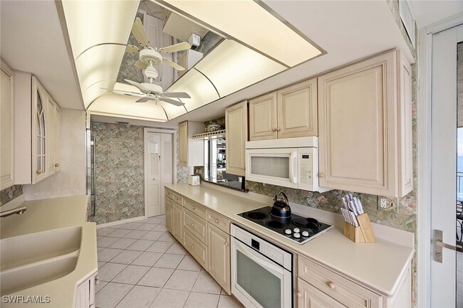 Building Photo - 520 S Collier Blvd Unit 1104