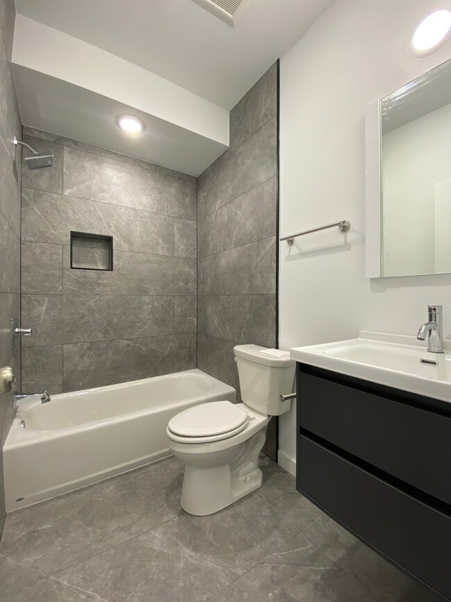 Photo - 624 N 38th St Unit 2