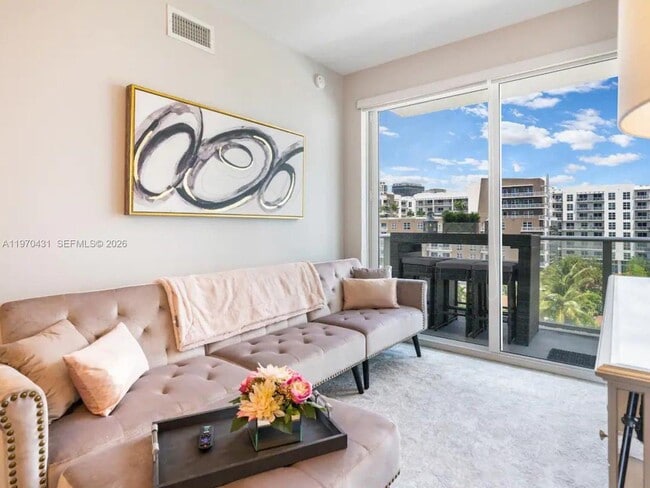 Photo - 321 NE 26th St Unidad 617