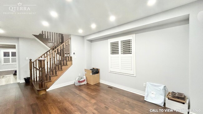 Photo - 527 Nairn Cir