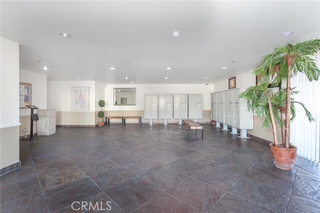 Photo - 19350 Sherman Way Unidad 208