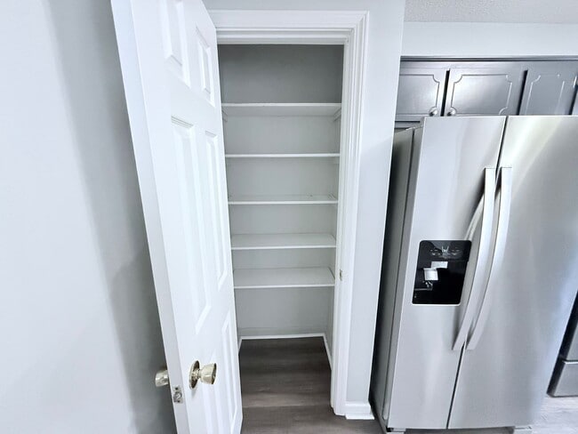 Photo - 1006 Creekside Pl