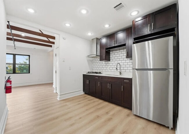 Building Photo - 89 Stuyvesant Ave Unit 2