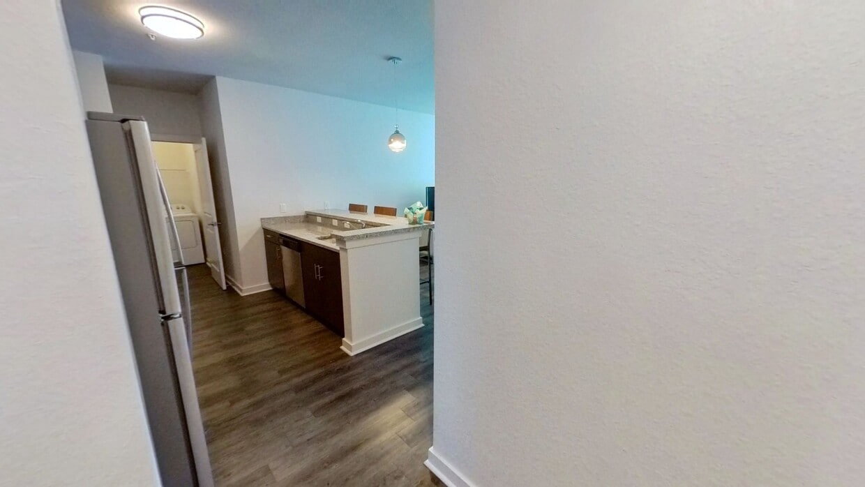 Photo - Halo 46:  Off-Campus Student Housing Apartments