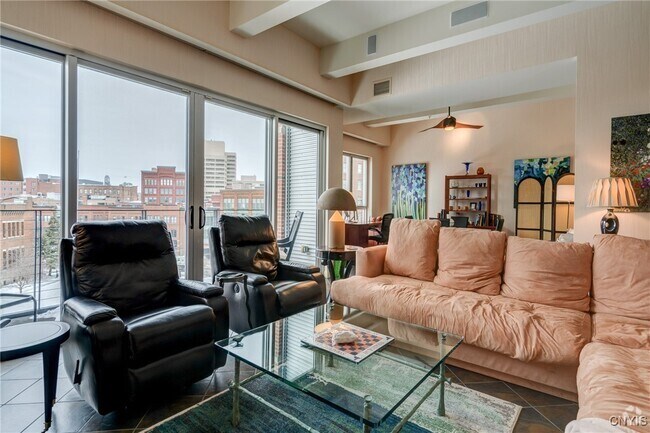 Building Photo - 211 W Jefferson St Rental