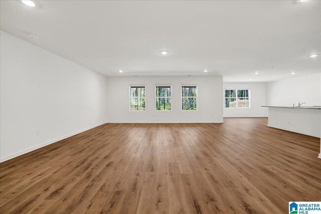 Photo - 283 Halifax Ln