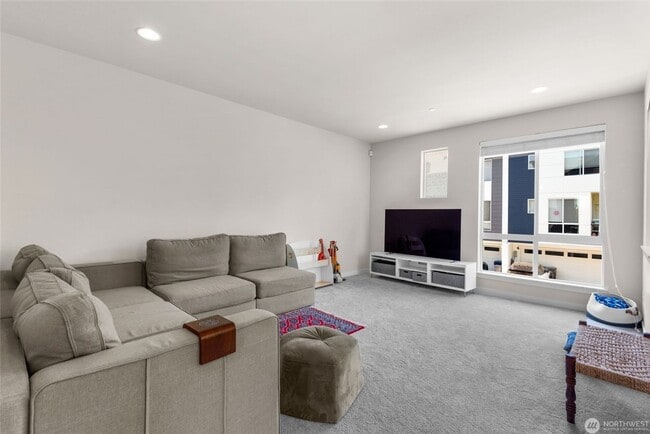 Photo - 14715 Admiralty Way