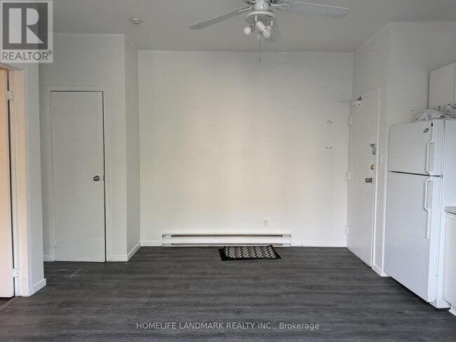 Photo - 968 Bathurst St