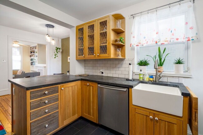 Photo - 829 N Taylor St