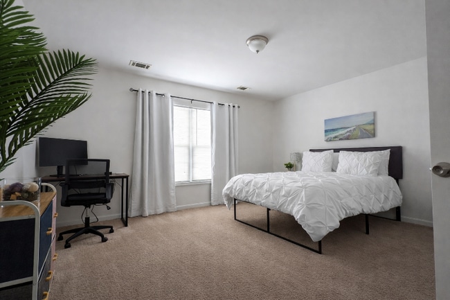 Building Photo - 1510 E Henry St