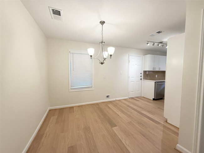 Photo - 8 Piney Way