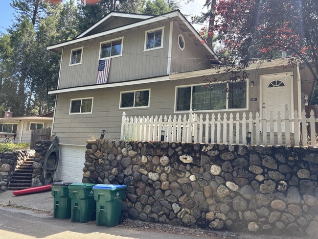 Building Photo - Darling 3-bedroom, 2-bath duplex home just minutes from Marshall Hospital and downtown Placerville!