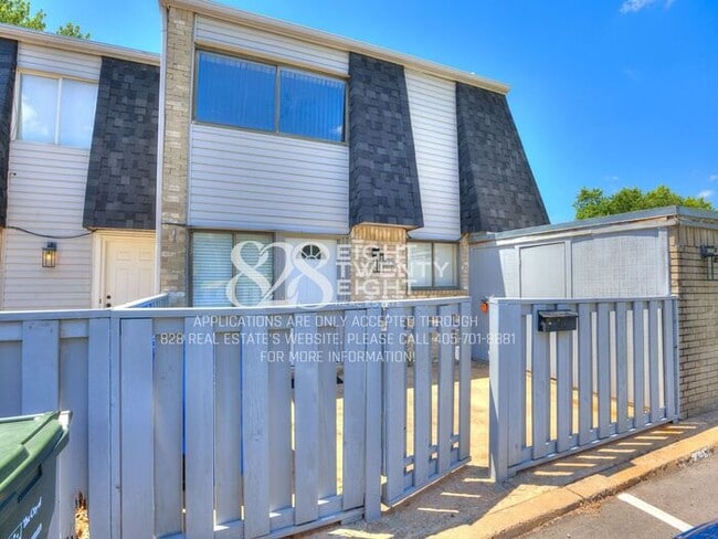 Building Photo - *AVAILABLE NOW!* Spacious 3 Bed/2.5 Bath Condo in East Norman!