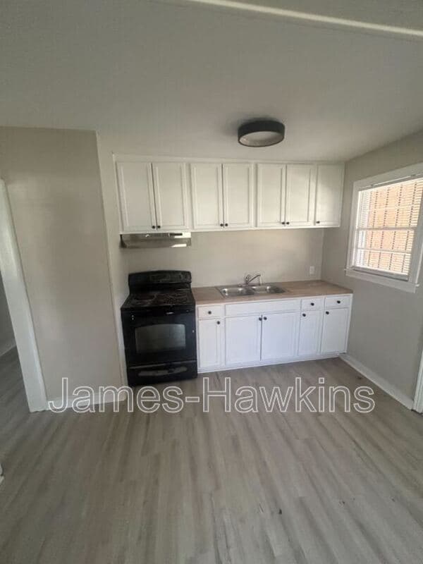 Photo - 501 Japonica St