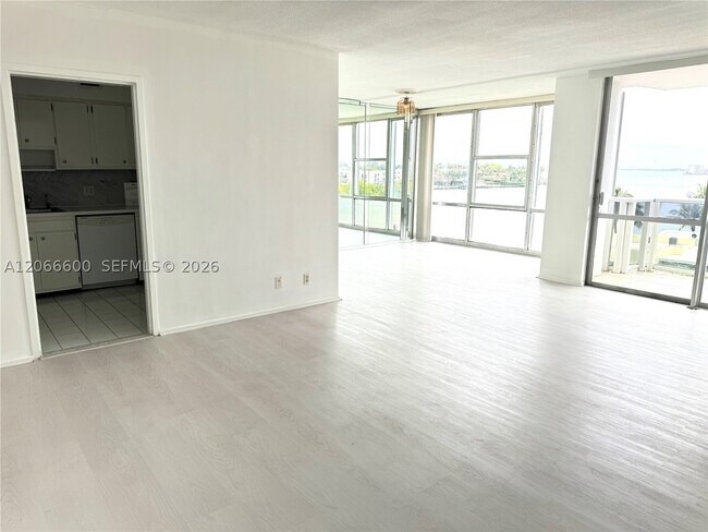 900 Bay Dr E Unit 523