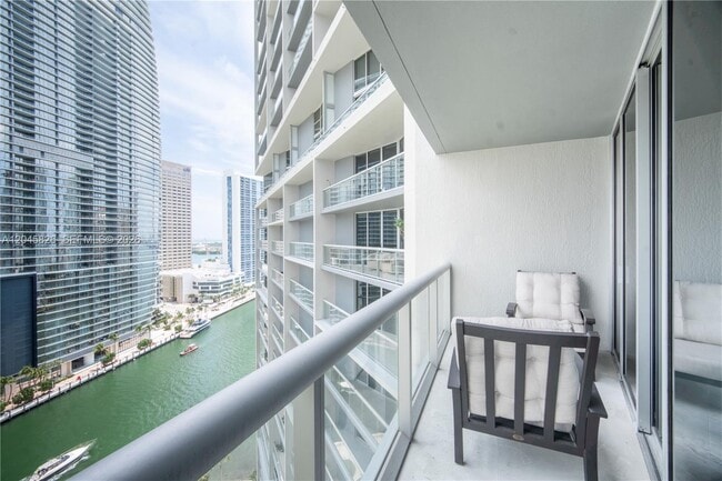 Building Photo - 475 Brickell Ave Unit 2010