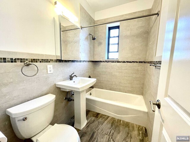 Photo - 855 Broad Ave Unidad 57